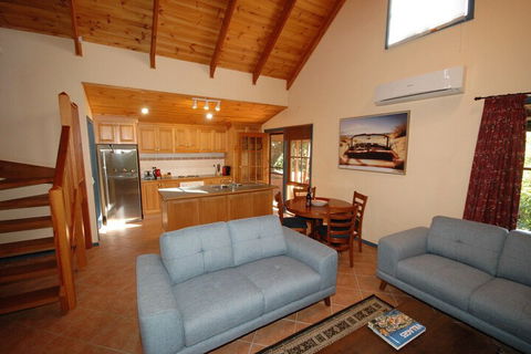 Garden Cottage Beechworth - Your Accommodation 6