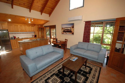 Garden Cottage Beechworth - Your Accommodation 4