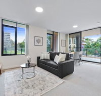 HomeHotel Walking Distance to Train  Westfield