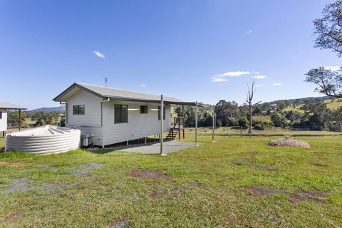 Valley Cabins By The Creek - Your Accommodation 3