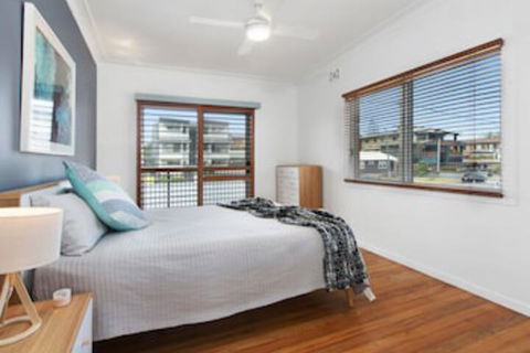 BEACH HOUSE On PEARL - Your Accommodation 0