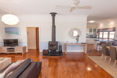 The Banksia 3 Banksia Court - Your Accommodation 2