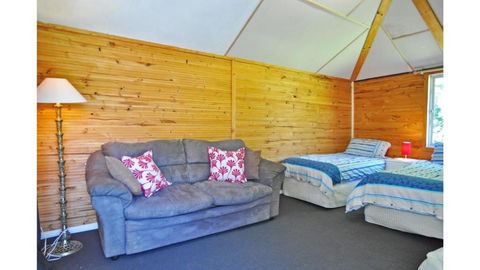 MY Fair Lady External Bathroom PET Friendly - Your Accommodation 3