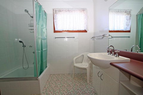 Berrara Cove Beach House - Your Accommodation 3