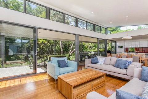 A SWEET ESCAPE Beachfront Tranquility - Your Accommodation 6