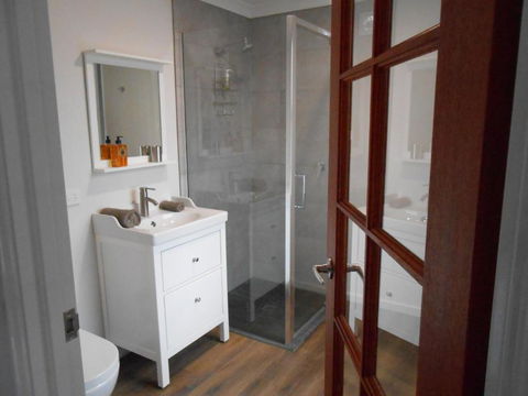 Lakeview - Your Accommodation 4