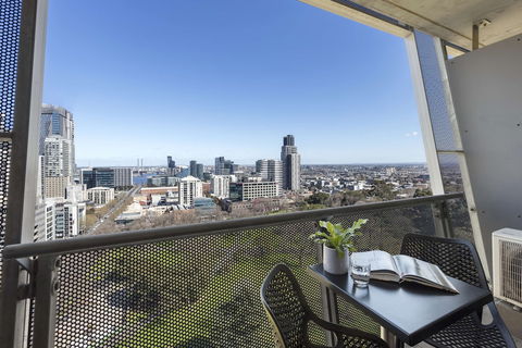 Oaks Melbourne On William Suites - Your Accommodation 6