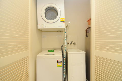 Verandahs - Your Accommodation 6