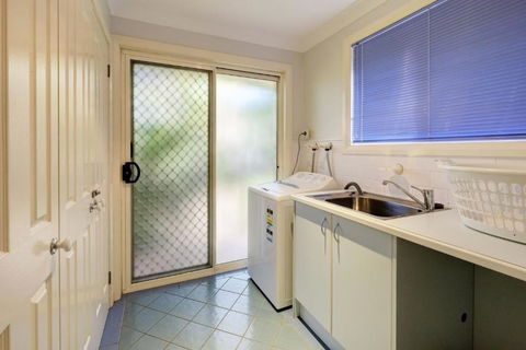FRANGIPANI BEACH HOUSE PET FRIENDLY 22 Belbourie Cres Boomerang Beach - Your Accommodation 2