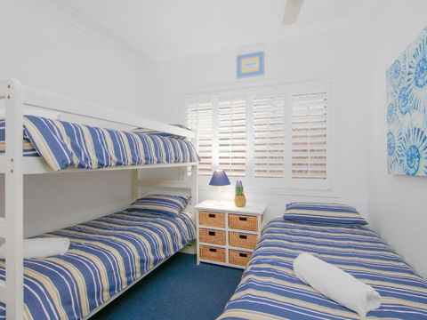 Avalon 1 Overlooking Beautiful Convent Beach - Your Accommodation 2
