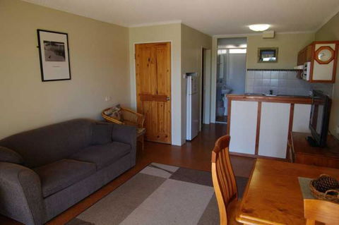 Beachfront 2 25 Willow Street - Your Accommodation 5