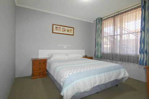 Beachfront 2 25 Willow Street - Your Accommodation 4