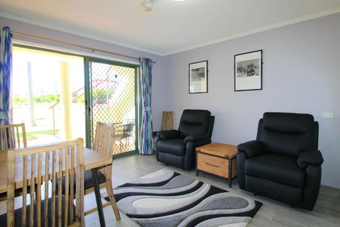 Beachfront 2 25 Willow Street - Your Accommodation 3