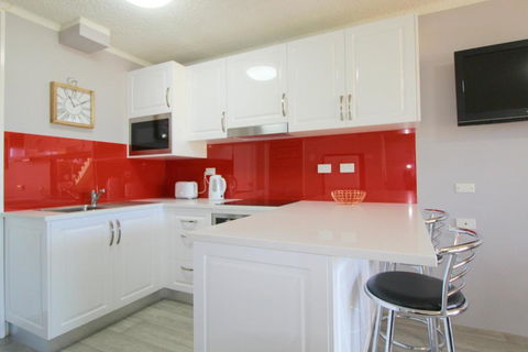 Beachfront 2 25 Willow Street - Your Accommodation 1