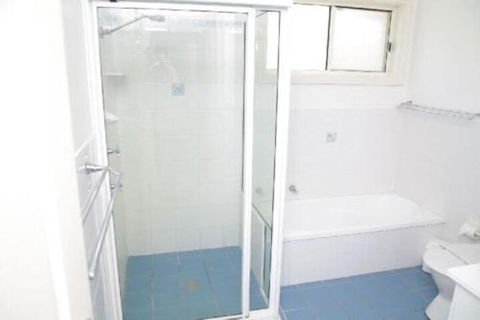 Breakers 2 13 East Street - Your Accommodation 2