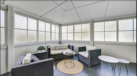 Donnelly House - Your Accommodation 5