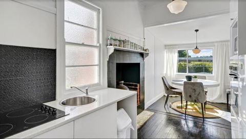 Donnelly House - Your Accommodation 4