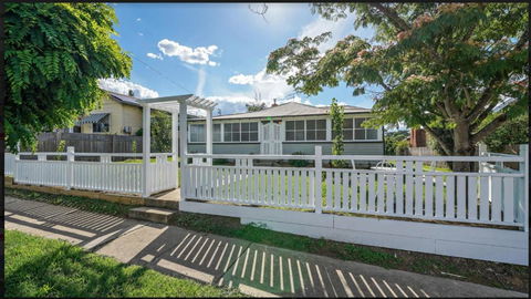 Donnelly House - Your Accommodation 1