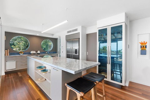 Architectural Masterpiece Sunshine Beach - Your Accommodation 5