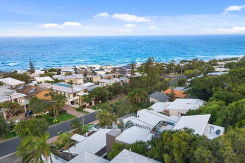 Architectural Masterpiece Sunshine Beach - Your Accommodation 3