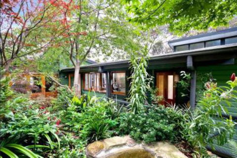 The Black Cockatoo Secret Garden Mountains Home - Your Accommodation 0