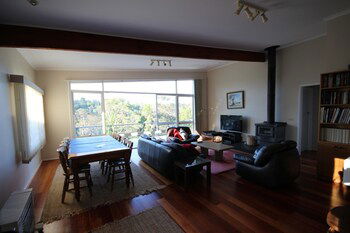 Fairways Close - Your Accommodation 2