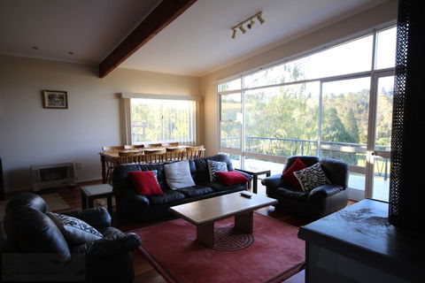 Fairways Close - Your Accommodation 1