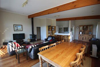 Fairways Close - Your Accommodation 3