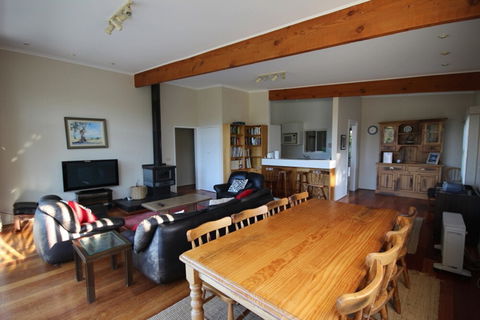 Fairways Close - Your Accommodation 0
