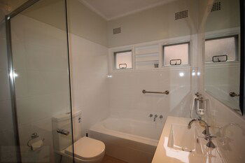 Fairways Close - Your Accommodation 4