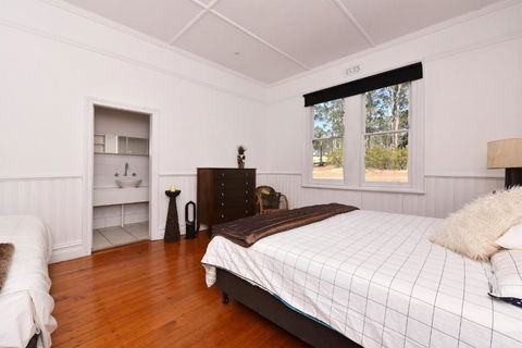 The Parsons Vineyard Retreat Get Amongst The Vineyards In A Historic Home - Your Accommodation 4