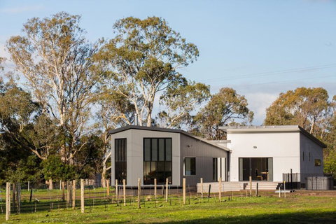 Pomonal Estate Mt. Cassell Villa - Your Accommodation 1