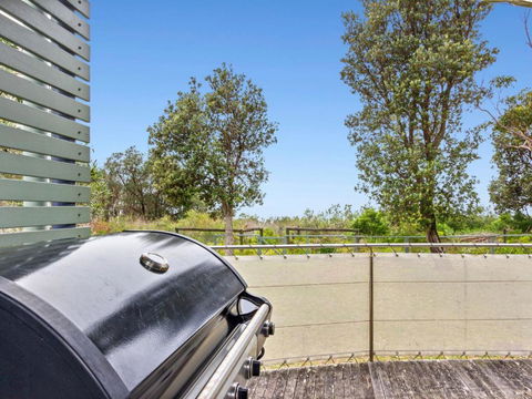 The Boathouse Comfortable Beachfront Home - Your Accommodation 5