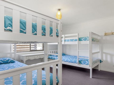 Sand Dunes House & Cabin Accommodation - Your Accommodation 2