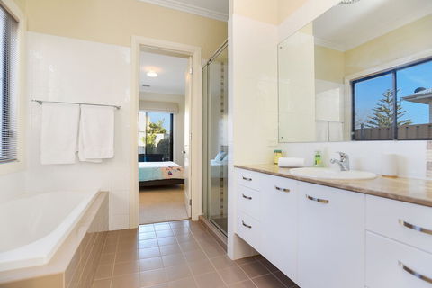 Ocean View Moana - Your Accommodation 1