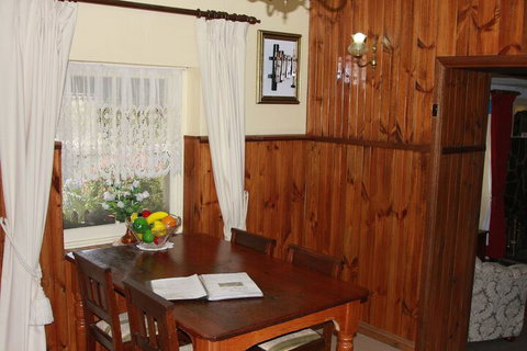 Ayers Burra - Your Accommodation 6