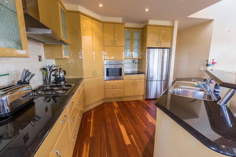 Aqua Vista A Stroll To Paynesville Forshore - Your Accommodation 4