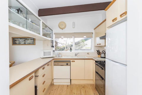 Mollymooks Tee To Sea 19 Buchan Street - Your Accommodation 4