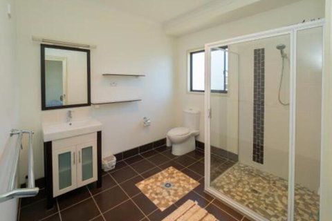 Blue Water Retreat Upstairs - Your Accommodation 3