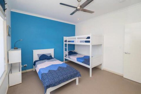 Blue Water Retreat Upstairs - Your Accommodation 7