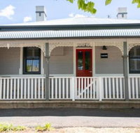 Red Door Cottage of Orange Heritage Home - Your Accommodation