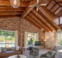 Luxurious Home on 5 Acres Close to CBD Sleeps 18 - Your Accommodation