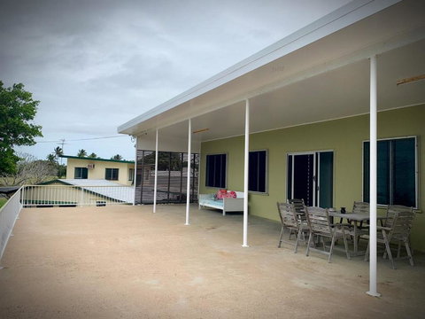 Holiday Rental Huge House With Beach Views - Your Accommodation 4