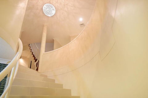 BEACHSIDE MANOR Walk To The Beach - Your Accommodation 5