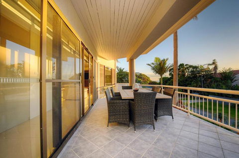 BEACHSIDE MANOR Walk To The Beach - Your Accommodation 2