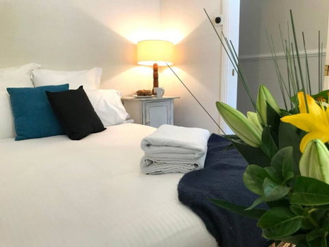 YSG The Edward Townhouse 151 Walk To Town - Your Accommodation 5