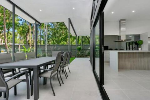 Villa Tiino Clifton Beach - Your Accommodation 4
