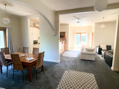 123 Hill St. Heart Of Orange Double Brick - Your Accommodation 7