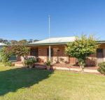 Cudgee quaint cottage with separate cabin - Your Accommodation