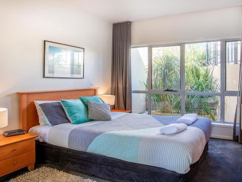 Dolphins Den Panoramic Views - Your Accommodation 5